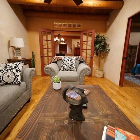 Magical Santa Fe Stay, Minutes From Town Square, Sleeps 4, Includes Free Parking And Outdoor Hot Tub! Bagian luar foto