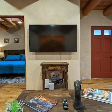 Magical Santa Fe Stay, Minutes From Town Square, Sleeps 4, Includes Free Parking And Outdoor Hot Tub! Bagian luar foto