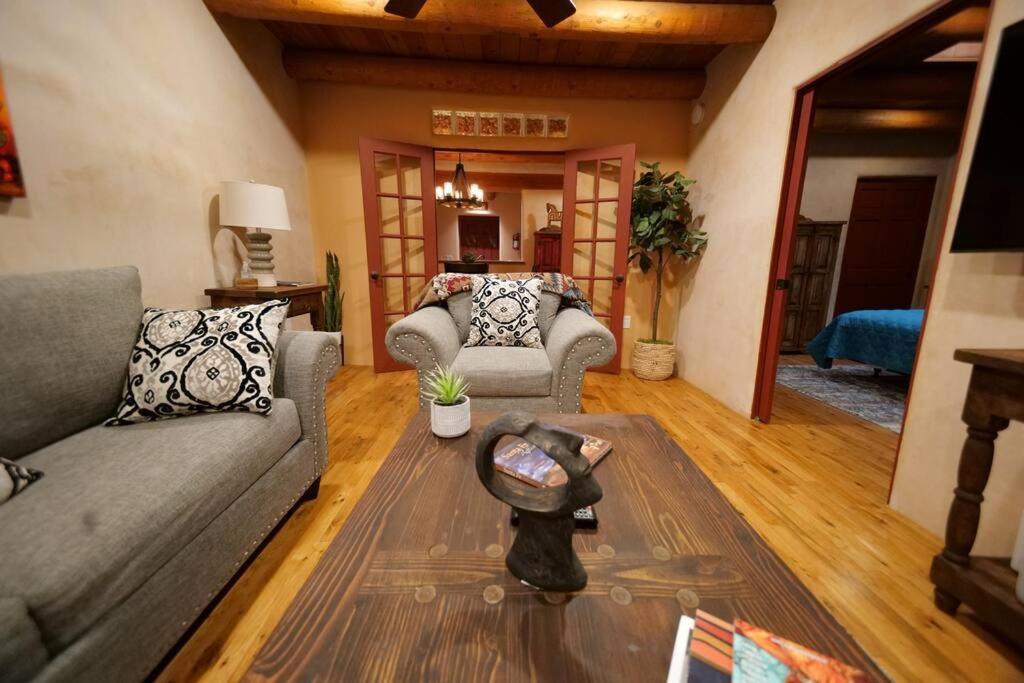 Magical Santa Fe Stay, Minutes From Town Square, Sleeps 4, Includes Free Parking And Outdoor Hot Tub! Bagian luar foto