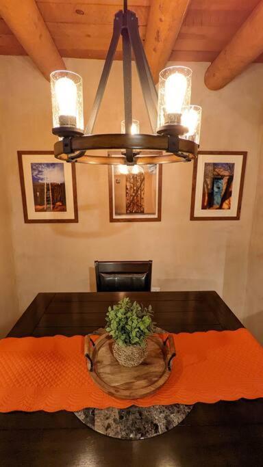 Magical Santa Fe Stay, Minutes From Town Square, Sleeps 4, Includes Free Parking And Outdoor Hot Tub! Bagian luar foto