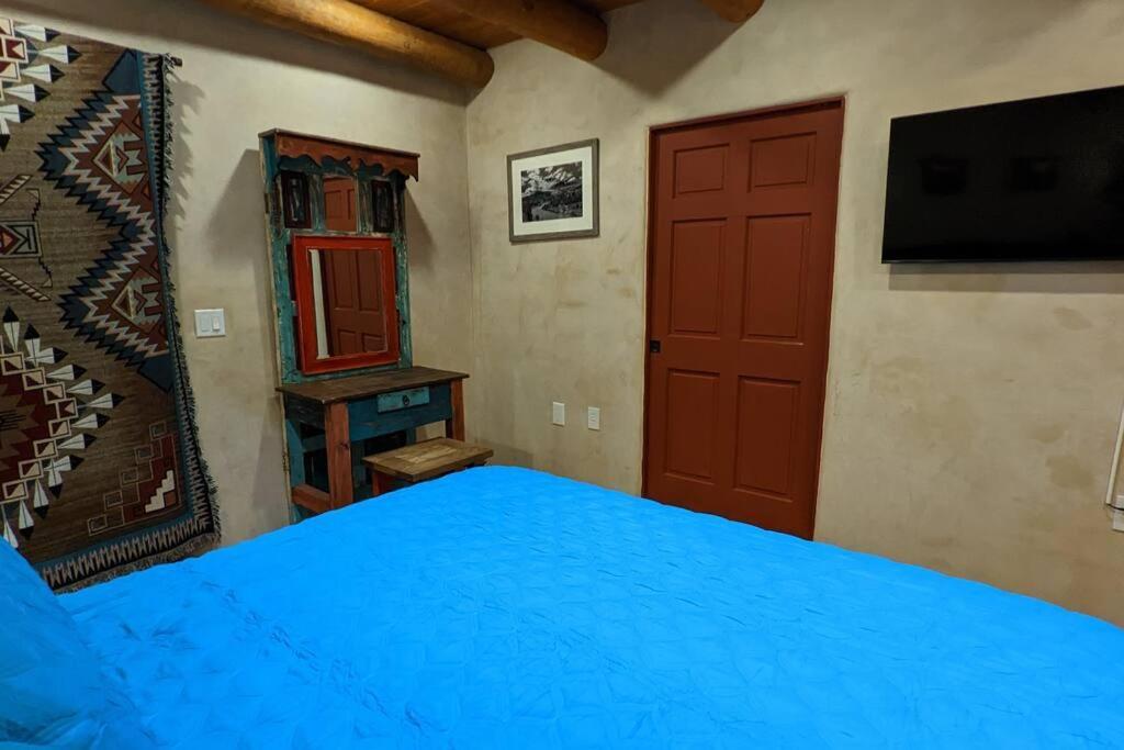 Magical Santa Fe Stay, Minutes From Town Square, Sleeps 4, Includes Free Parking And Outdoor Hot Tub! Bagian luar foto