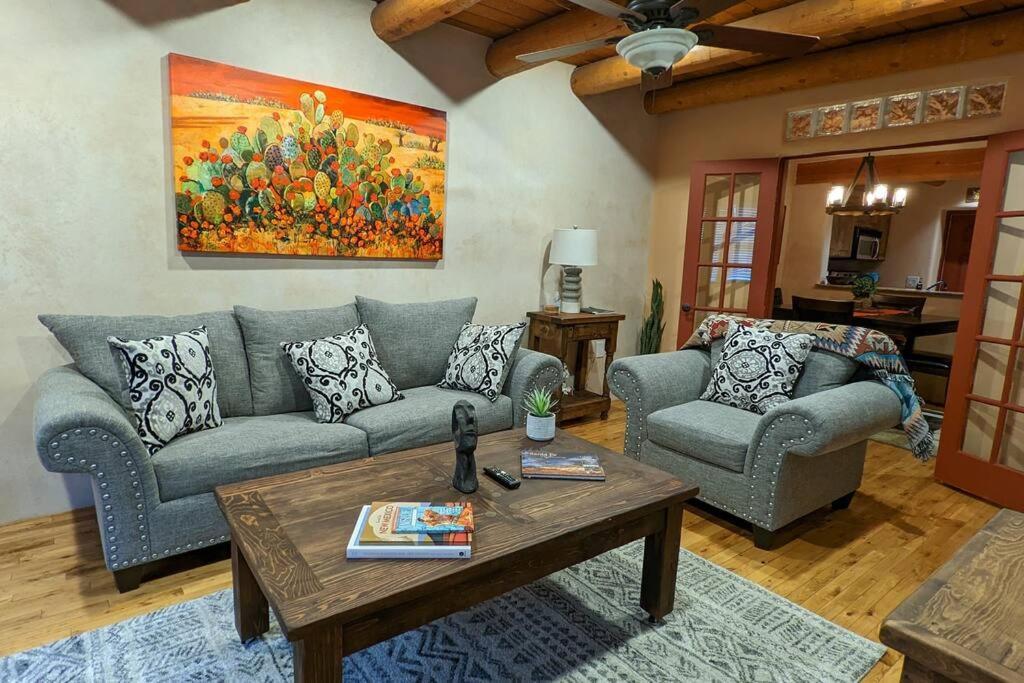 Magical Santa Fe Stay, Minutes From Town Square, Sleeps 4, Includes Free Parking And Outdoor Hot Tub! Bagian luar foto