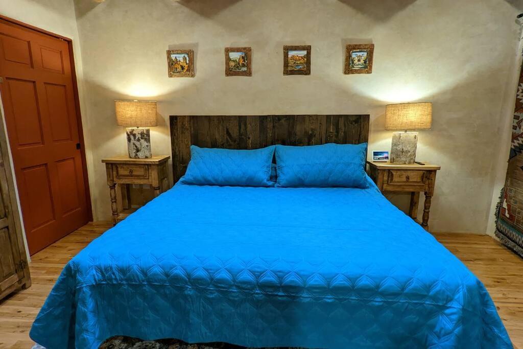 Magical Santa Fe Stay, Minutes From Town Square, Sleeps 4, Includes Free Parking And Outdoor Hot Tub! Bagian luar foto