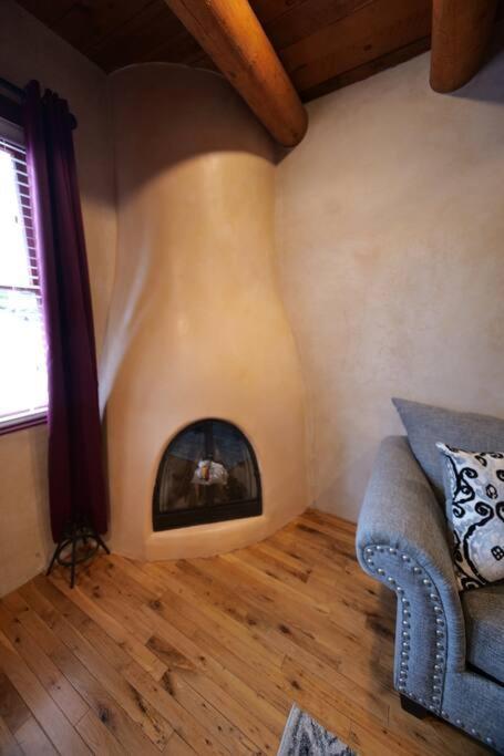 Magical Santa Fe Stay, Minutes From Town Square, Sleeps 4, Includes Free Parking And Outdoor Hot Tub! Bagian luar foto
