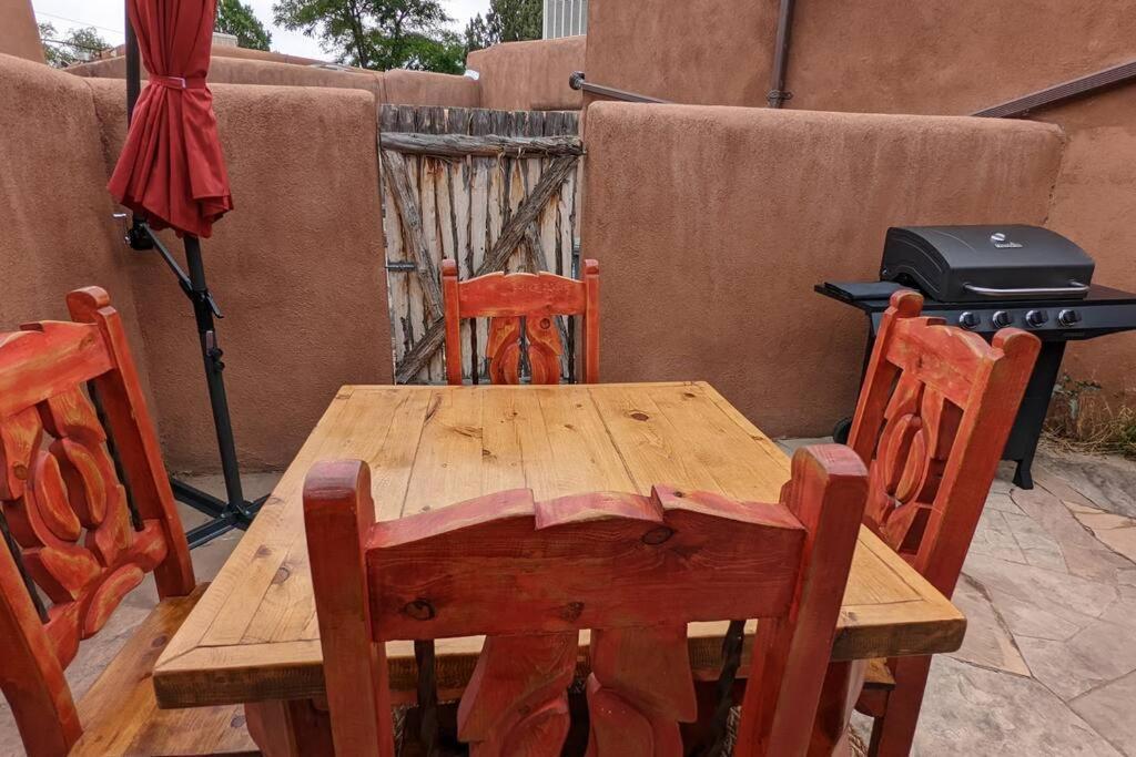 Magical Santa Fe Stay, Minutes From Town Square, Sleeps 4, Includes Free Parking And Outdoor Hot Tub! Bagian luar foto