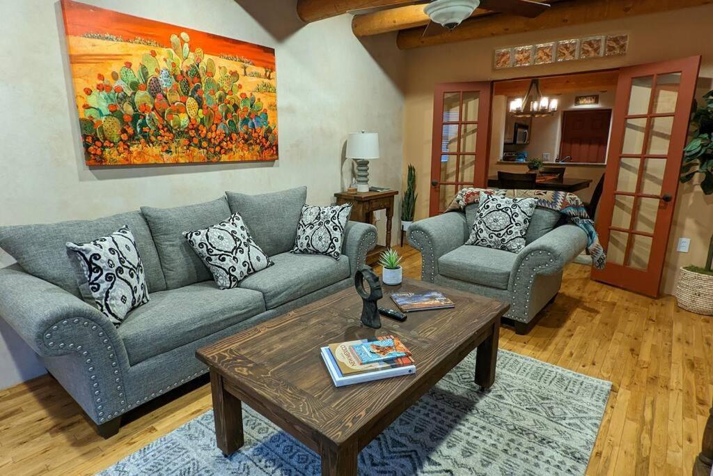 Magical Santa Fe Stay, Minutes From Town Square, Sleeps 4, Includes Free Parking And Outdoor Hot Tub! Bagian luar foto