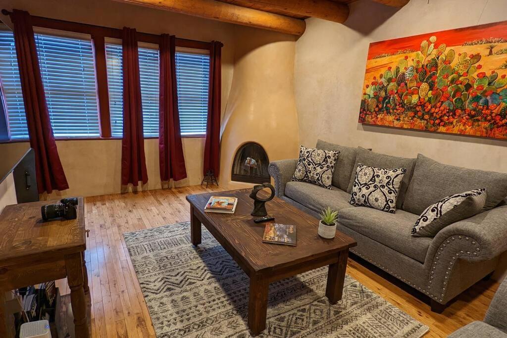 Magical Santa Fe Stay, Minutes From Town Square, Sleeps 4, Includes Free Parking And Outdoor Hot Tub! Bagian luar foto
