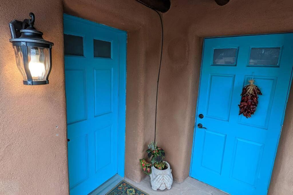 Magical Santa Fe Stay, Minutes From Town Square, Sleeps 4, Includes Free Parking And Outdoor Hot Tub! Bagian luar foto