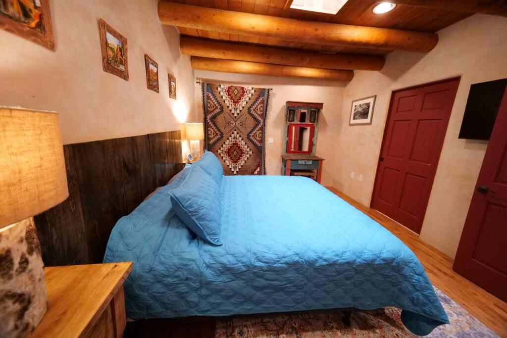 Magical Santa Fe Stay, Minutes From Town Square, Sleeps 4, Includes Free Parking And Outdoor Hot Tub! Bagian luar foto