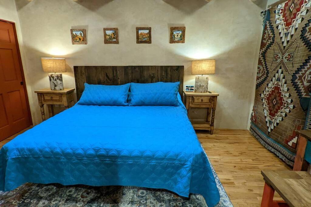 Magical Santa Fe Stay, Minutes From Town Square, Sleeps 4, Includes Free Parking And Outdoor Hot Tub! Bagian luar foto